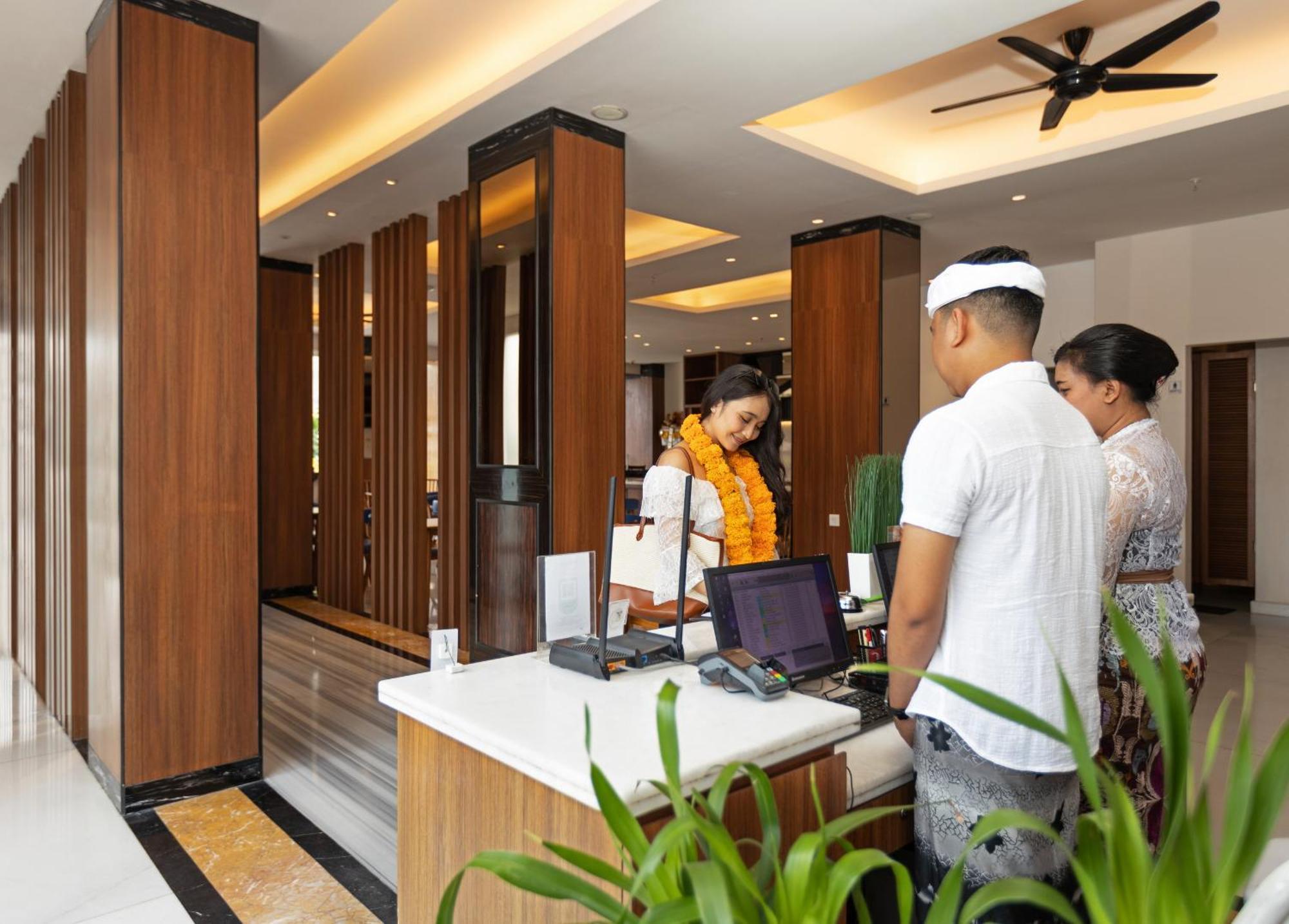 Boss Legian Hotel Powered By Archipelago Exterior foto